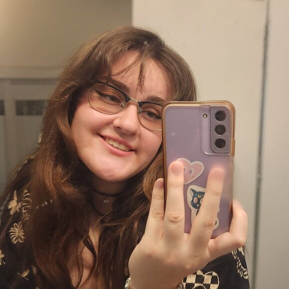 Meet your Posher, Audrey - Picture 1 of 2